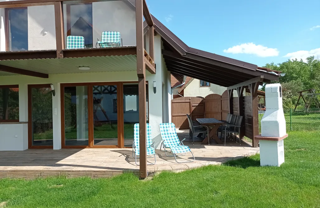 Domki z Pięknym Widokiem na Jezioro Ryńskie 73 AlohaCamp