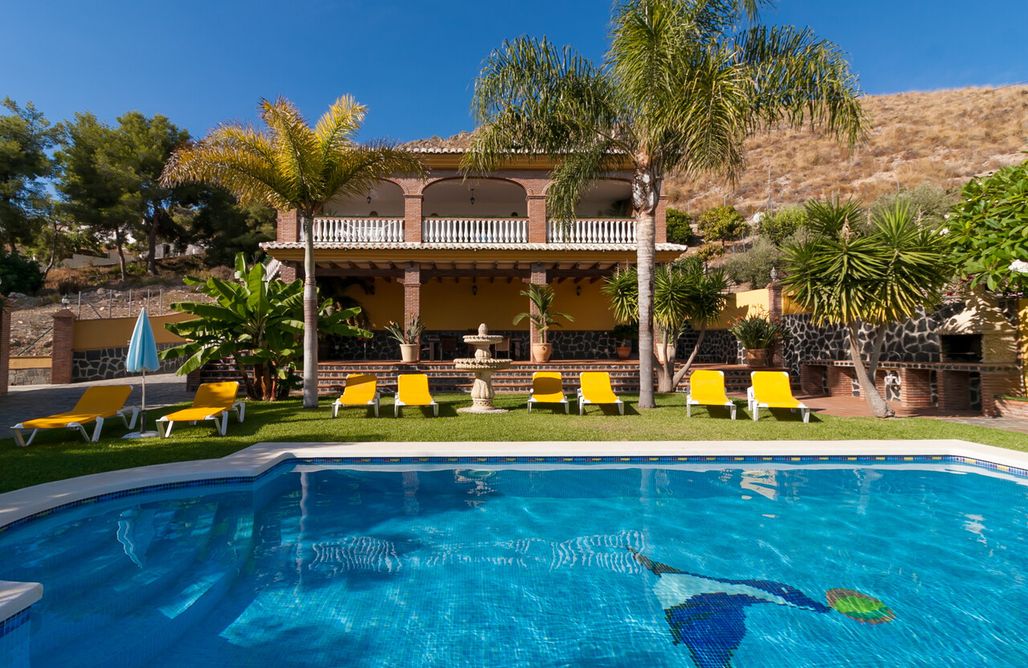 AlohaCamp accommodation Villa Andrea Sol Nerja 2