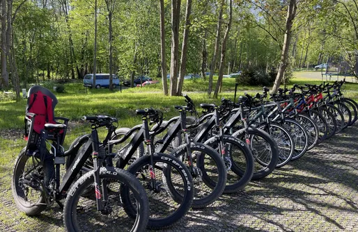 Zdjęcie obiektu Miejsce kamperowe/namiotowe Narusa Leśna Przystań 