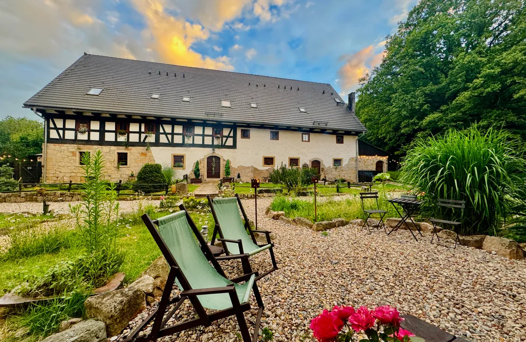 noclegi AlohaCamp Historyczny Domek z Sauną, Pubem i Tarasem nad Rzeką 5