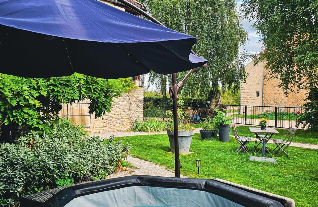 Romantisches Wochenende Whirlpool Suite Charmante 1-Zimmer-Wohnung mit Garten • Le Loup 1