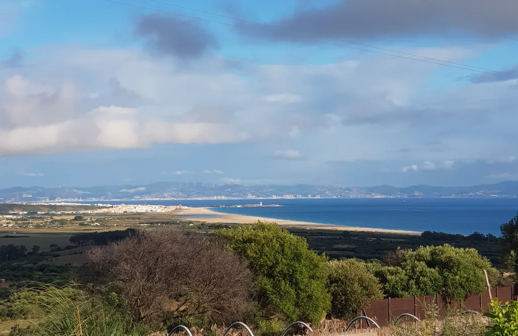 Camping Sevilla Jardin privado para camper/autocaravana con vistas al Estrecho. 3