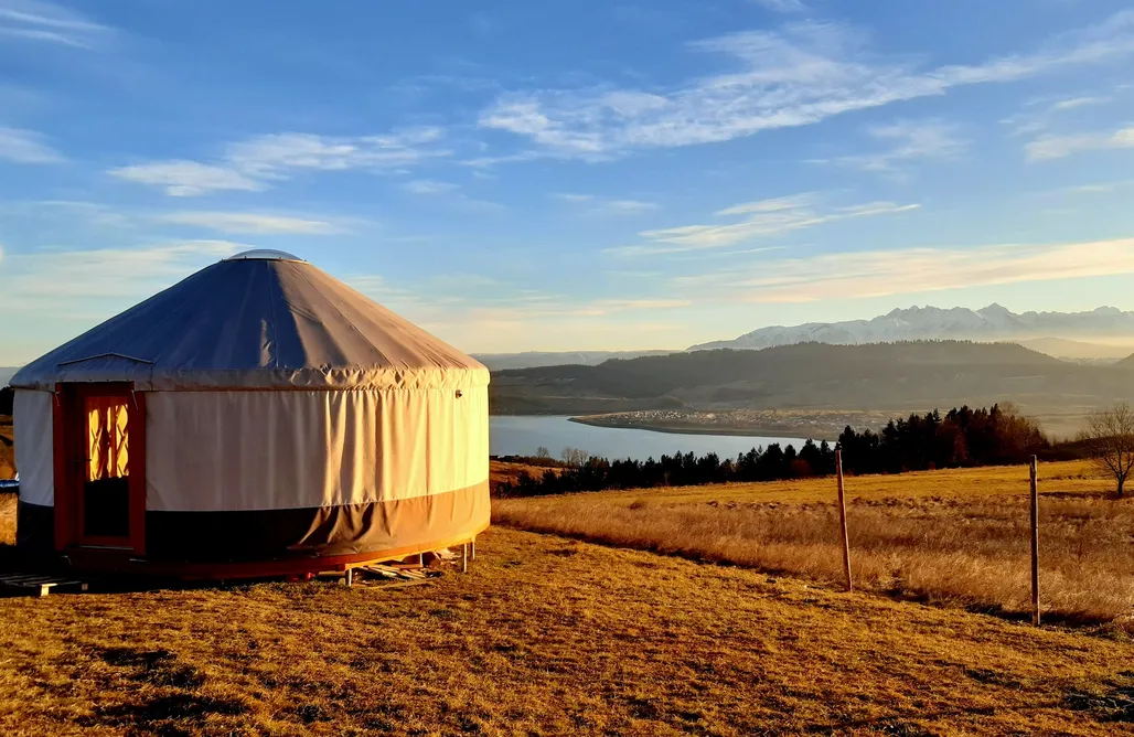 Glamping Nad Jeziorem Woda Góry Las - glamping 2