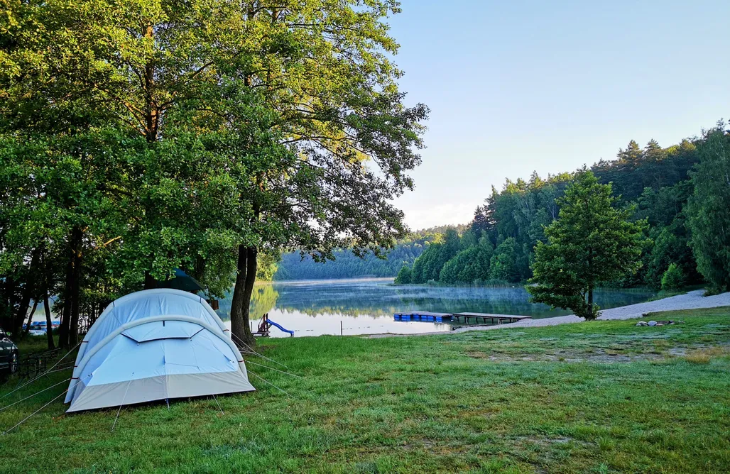 AlohaCamp Miejsce na namiot z podłączeniem do prądu 1