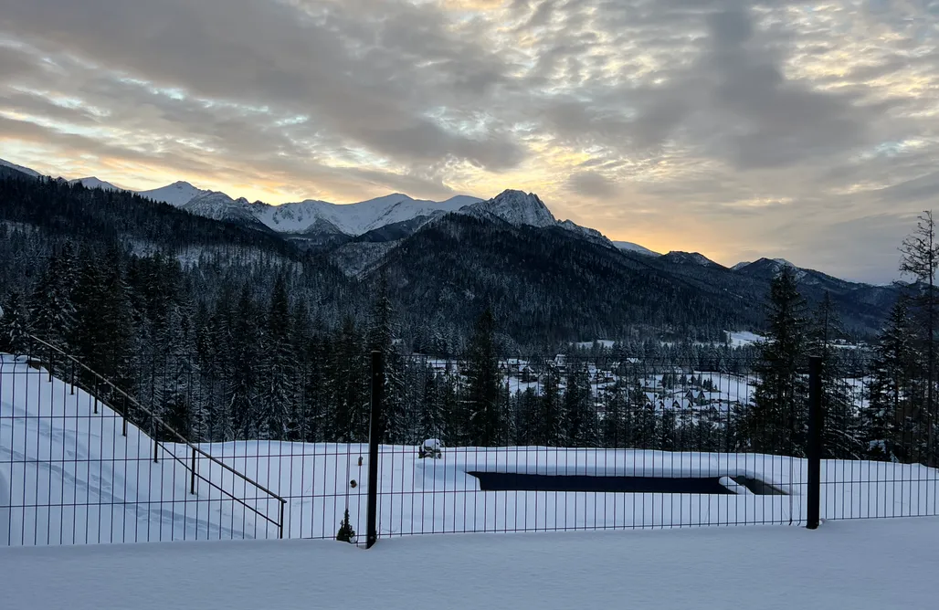 AlohaCamp Stone suite 1