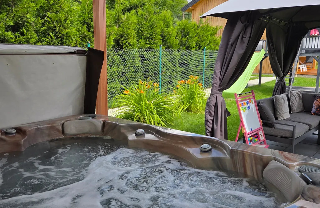 noclegi AlohaCamp Domek z jacuzzi w górach 1