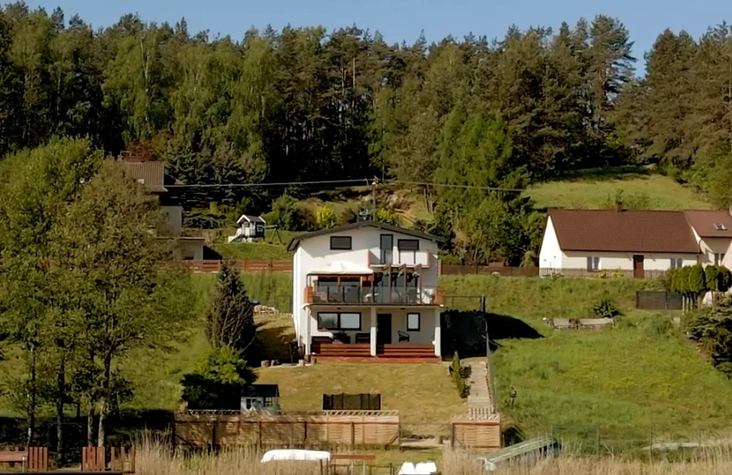 Dom nad jeziorem Stacja Hartowiec AlohaCamp