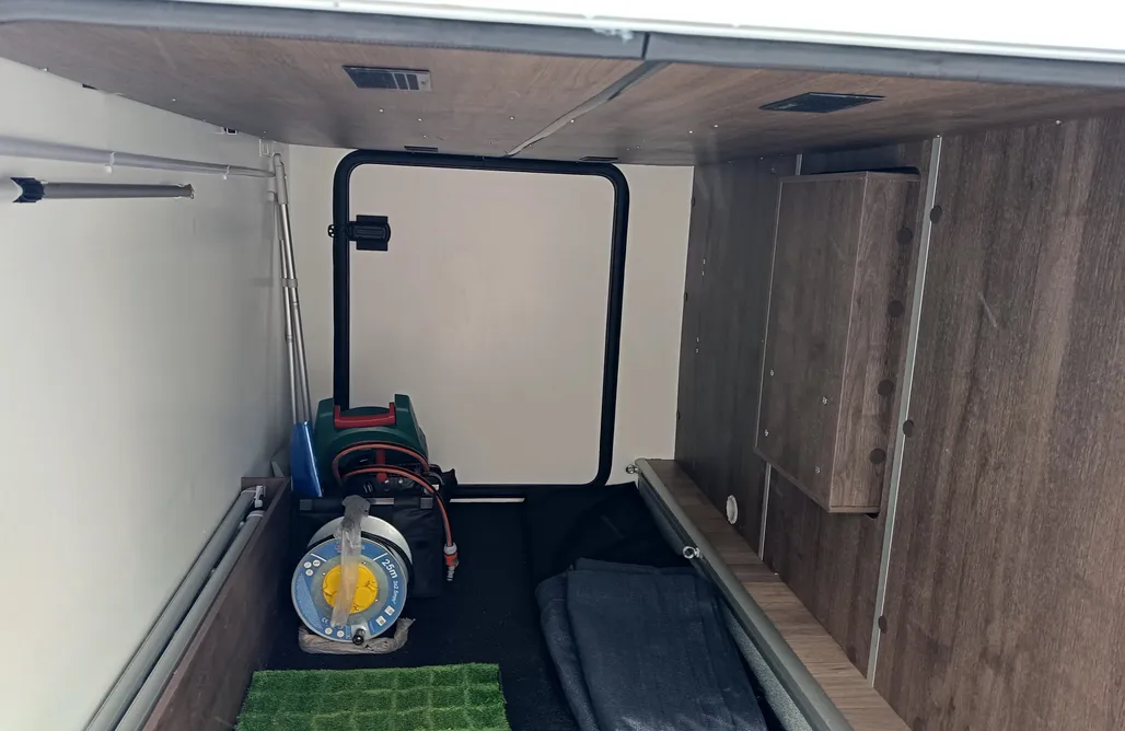 noclegi AlohaCamp Ekskluzywny kamper Benimar Tessoro 468 | przestrzeń i komfort dla 4 osób 1