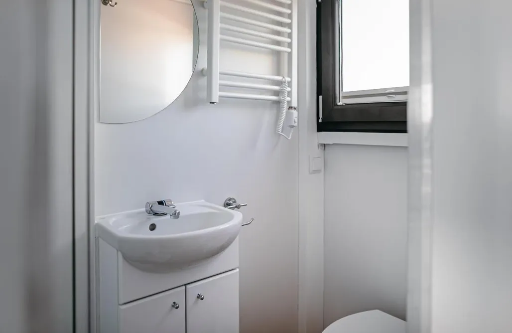 AlohaCamp Delfin - domek na wodzie 1