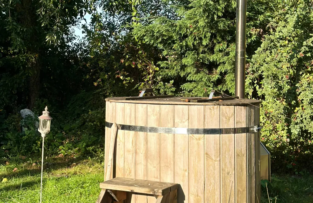 Mecklenbü mit Teich, Kamin, Sauna und Hotpott AlohaCamp