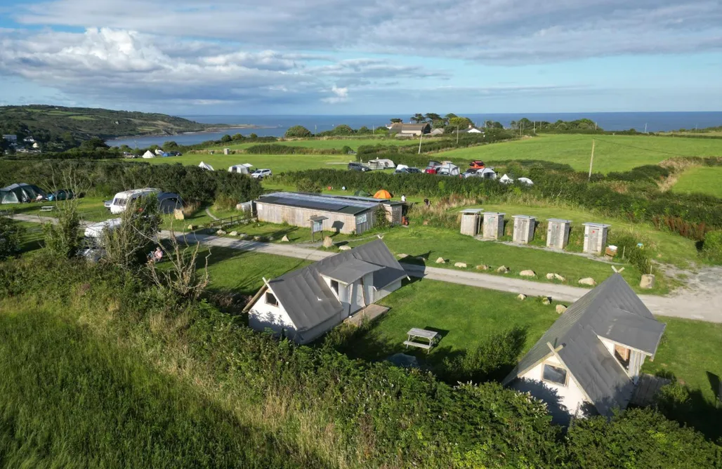 noclegi AlohaCamp Celtic Longhouse Tent at Coverack Camping 4