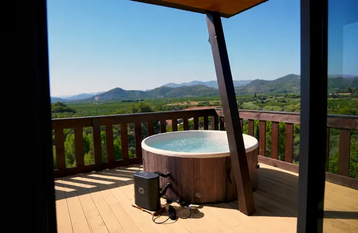 Imagen de Cabaña de madera con jacuzzi y vistas espectaculares al mar y naranjos