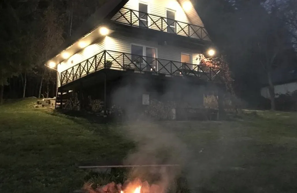 ubytování AlohaCamp Klimatyczny dom z widokiem na Babią - kominek i ogrodzenie 1