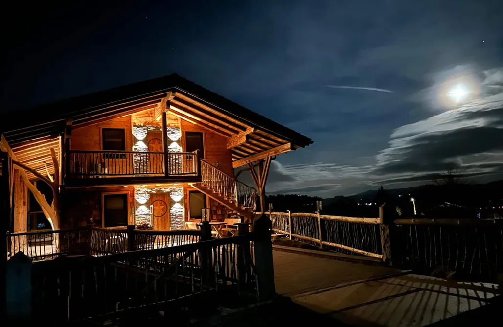 Hébergement AlohaCamp Vacances nature dans une cabane dans les arbres sur le pâturage des alpagas 2