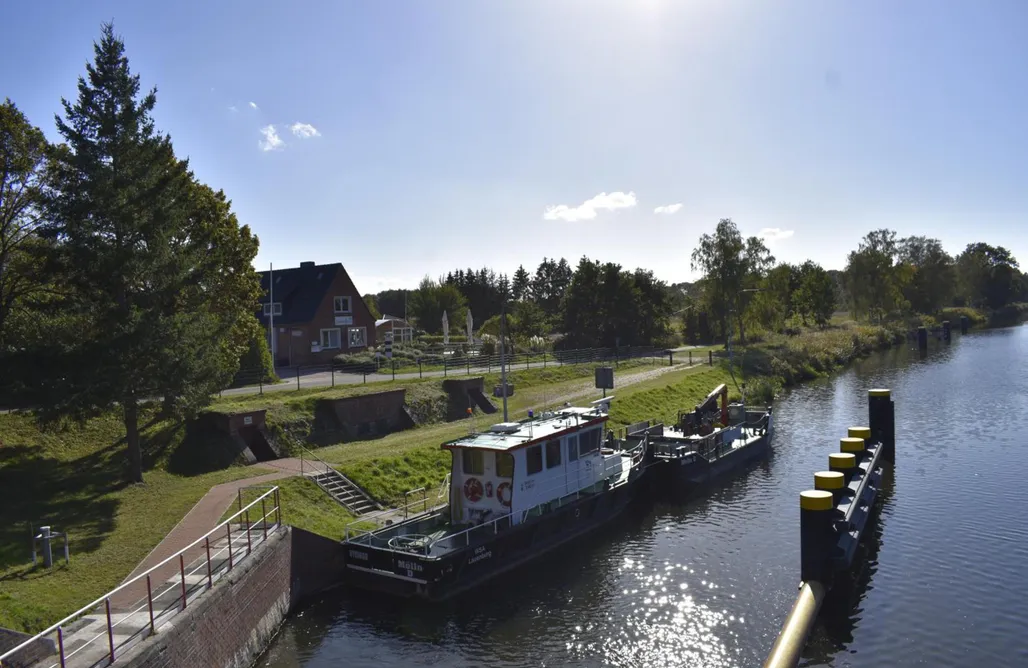 Pension zur Schleuse Grani am Elbe Lübeck - Kanal in Witzeeze AlohaCamp