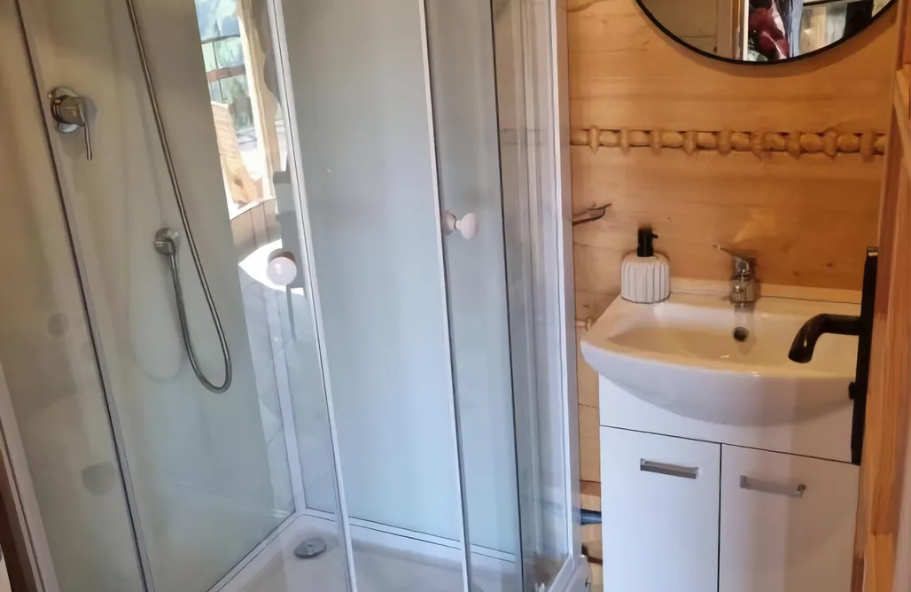 AlohaCamp Dom w drapie 1