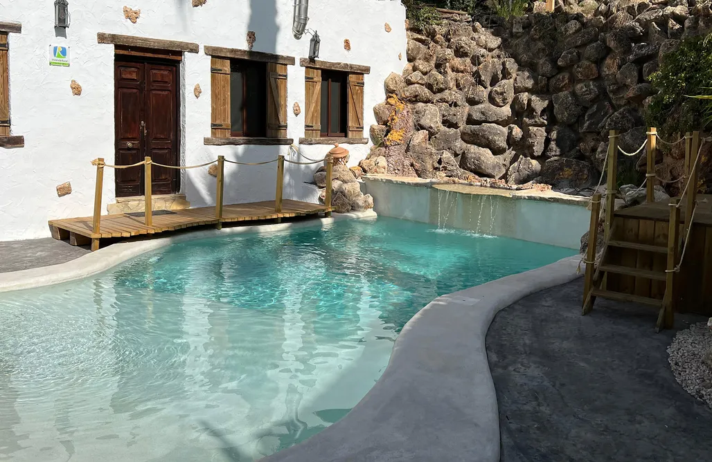 Cabaña con jacuzzi privado parejas Málaga Casa de la Cascada 2