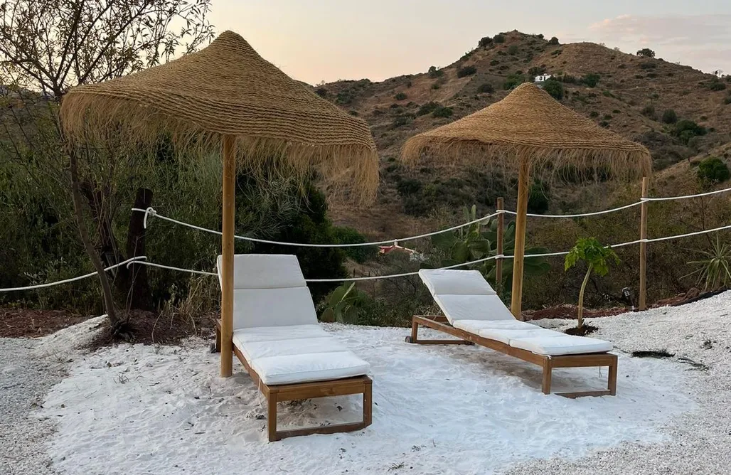 Glamping Burbuja los Almendros  AlohaCamp