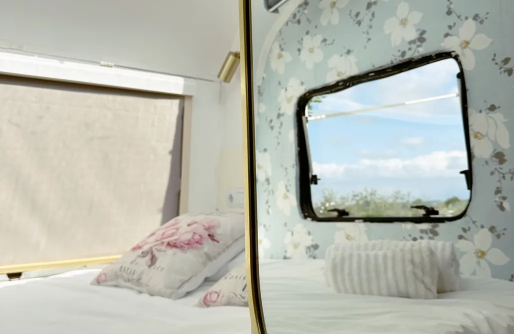 AlohaCamp Caravana con techo panorámico 2