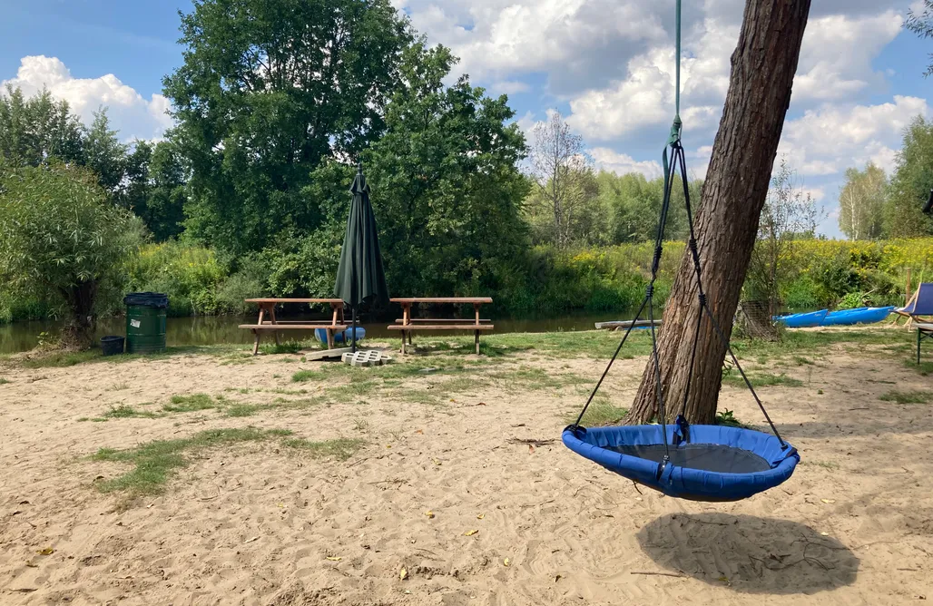 Pole namiotowe lubelskie Miejsce kamperowe i namiotowe - w lesie nad rzeką Tanew 1