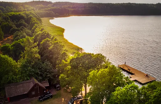 Zdjęcie obiektu Małe Swory - Domki pływające Houseboat i domki drewniane