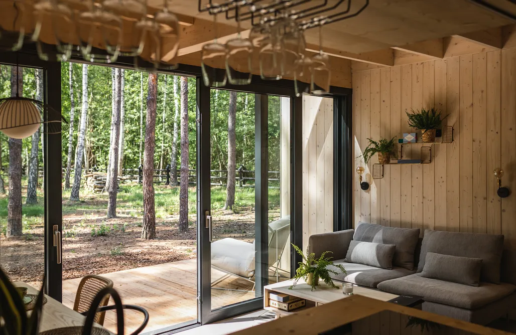 Winiarnia nad Jeziorem Patoki. Dom i las. 3