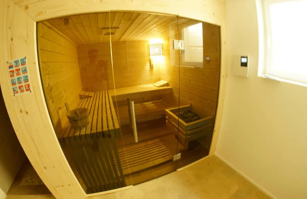 AlohaCamp Drei-Schlafzimmer-Chalet 1