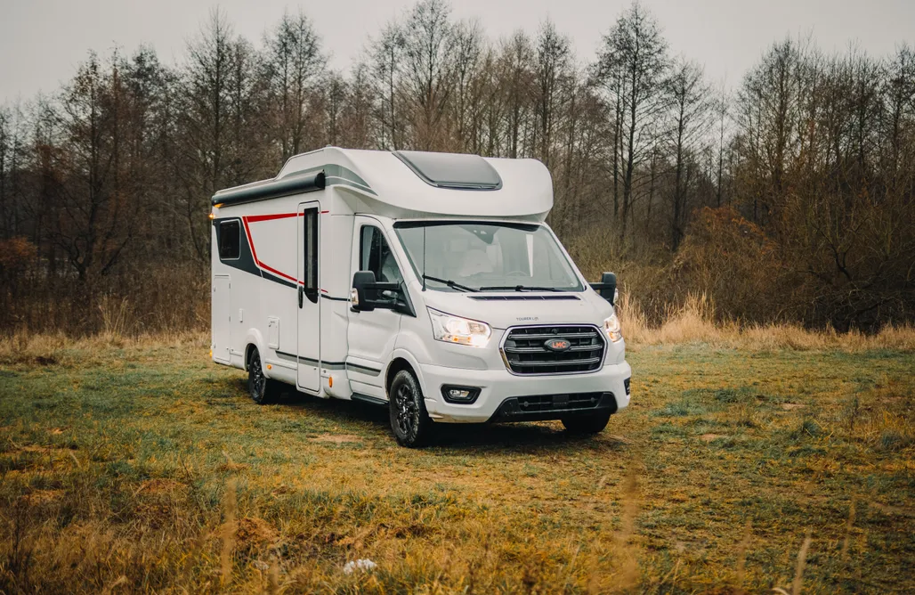 Camper półintegra - Apartament na kołach (4 os.) AlohaCamp