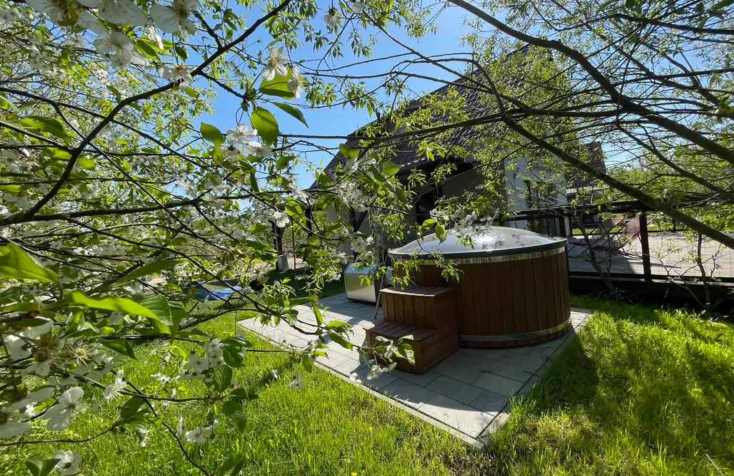 Giże noclegi Szarejkowe Wzgórza - domek z banią na wyłączność 1