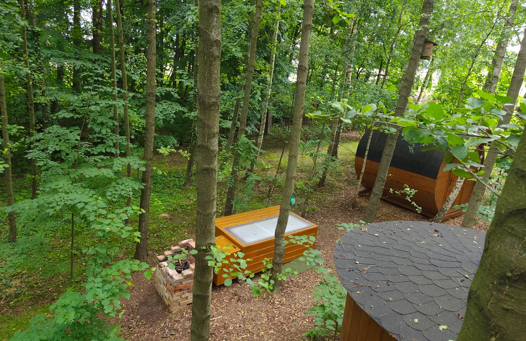 Leśne Spanie Glamping domek na drzewie  AlohaCamp