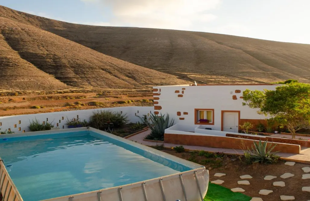 AlohaCamp accommodation Ventana a la montaña - minicasa en Puerto de Rosario 2