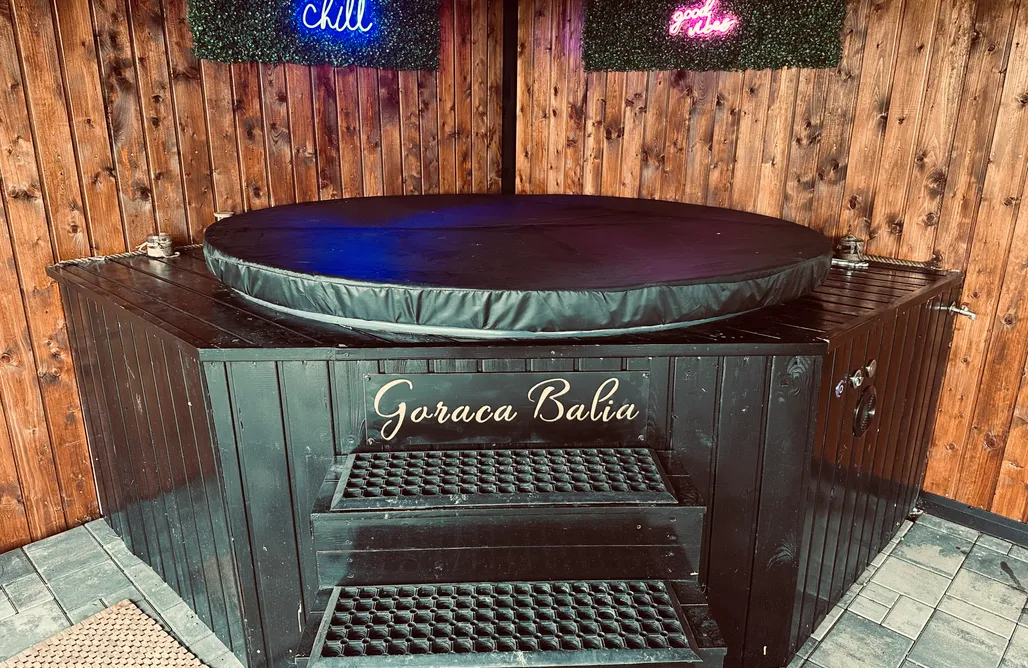 AlohaCamp Hulaj Dusza - dom nad stawem 1