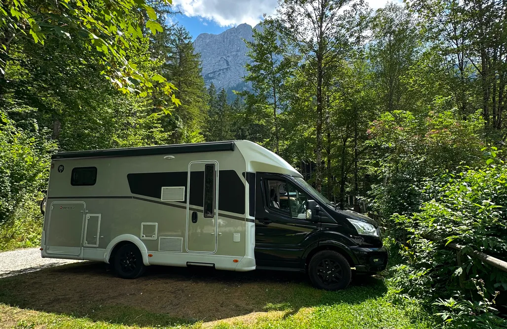 Week-end en Amoureux Ford Sunlight T 680 Adventure 2