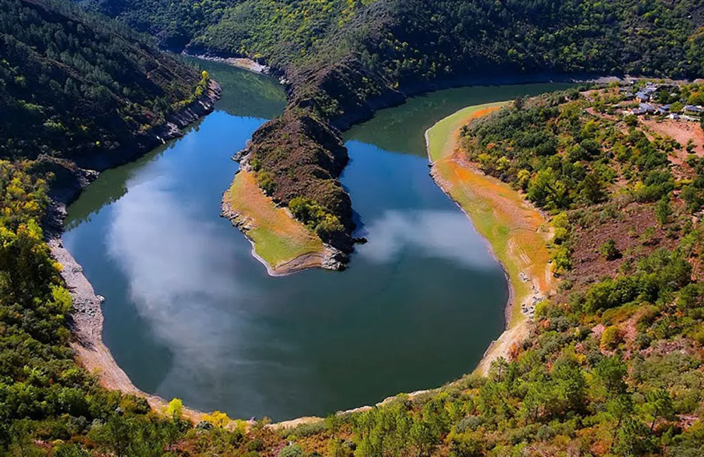 AlohaCamp accommodation Casa Escondida Aveiga 1