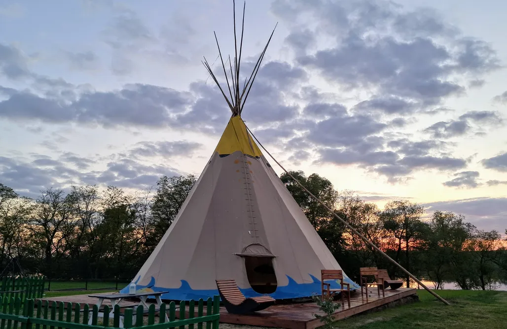Skorzęcin domki 2 osobowe Nocleg w namiocie tipi nad jeziorem 2