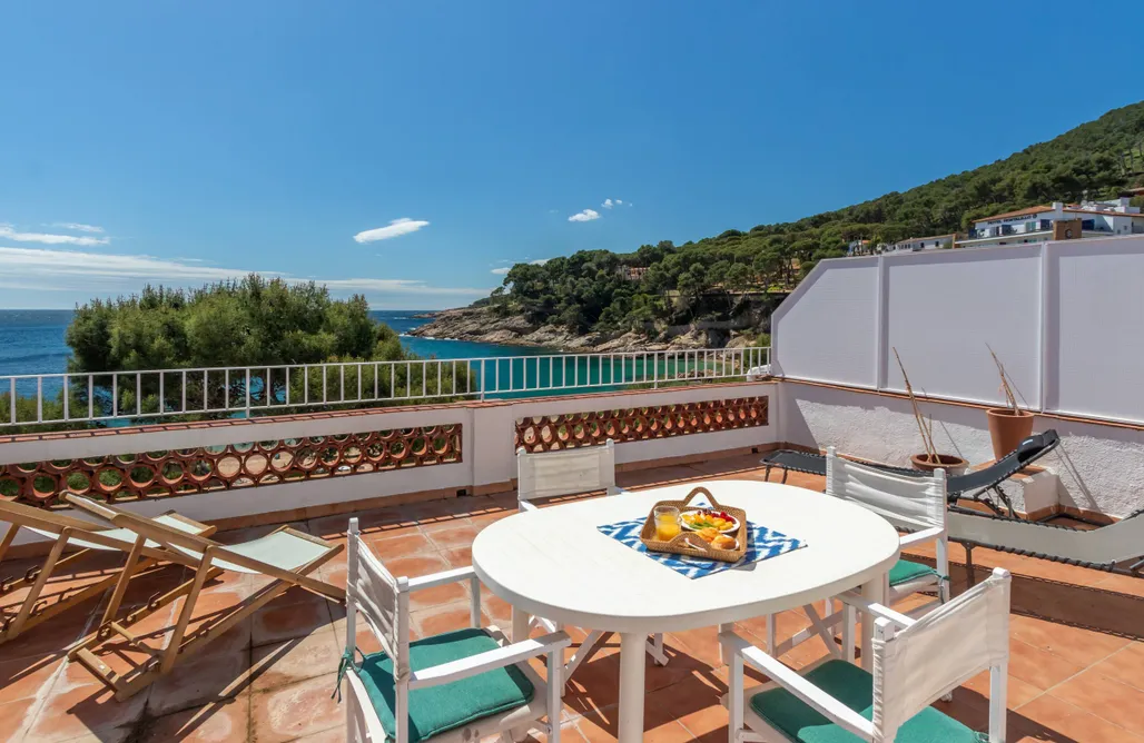 AlohaCamp accommodation Ático frente al mar en Tamariu 2