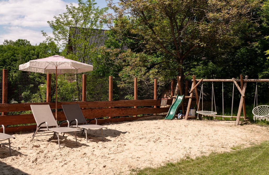 ubytovanie AlohaCamp Polana Słowikowa dom z całorocznym, podgrzewany, zadaszonym basenem, jacuzzi, plażą i sauną.  1