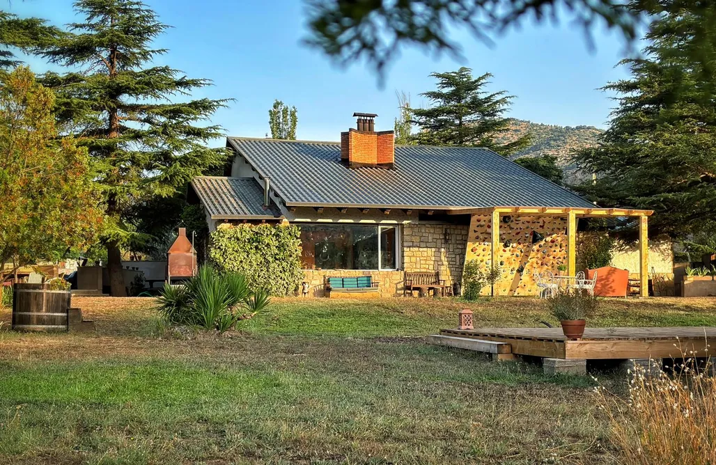 Stone & Woods Guesthouse  AlohaCamp