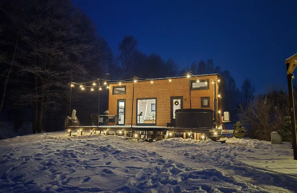 AlohaCamp accommodation Tiny Silent House River 5