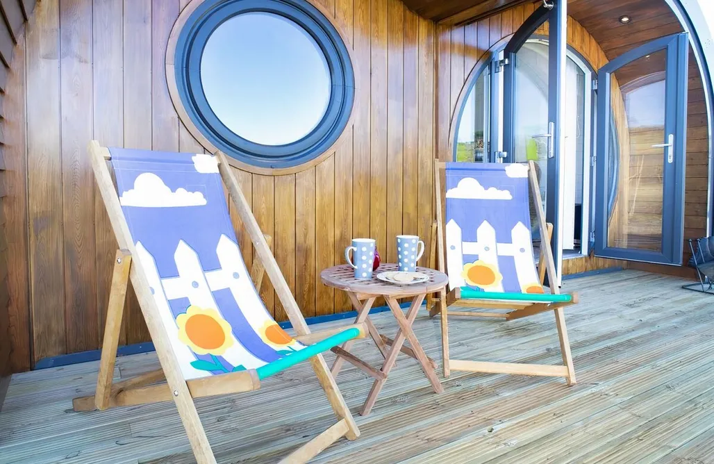 Nuit Insolite Centre-Val De Loire Let's Glamp Retro - Queen 1