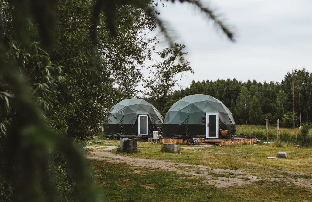 Tonkiele Domki Luxury Glamping z  prywanym jacuzzi - SPA  przy rzece 2