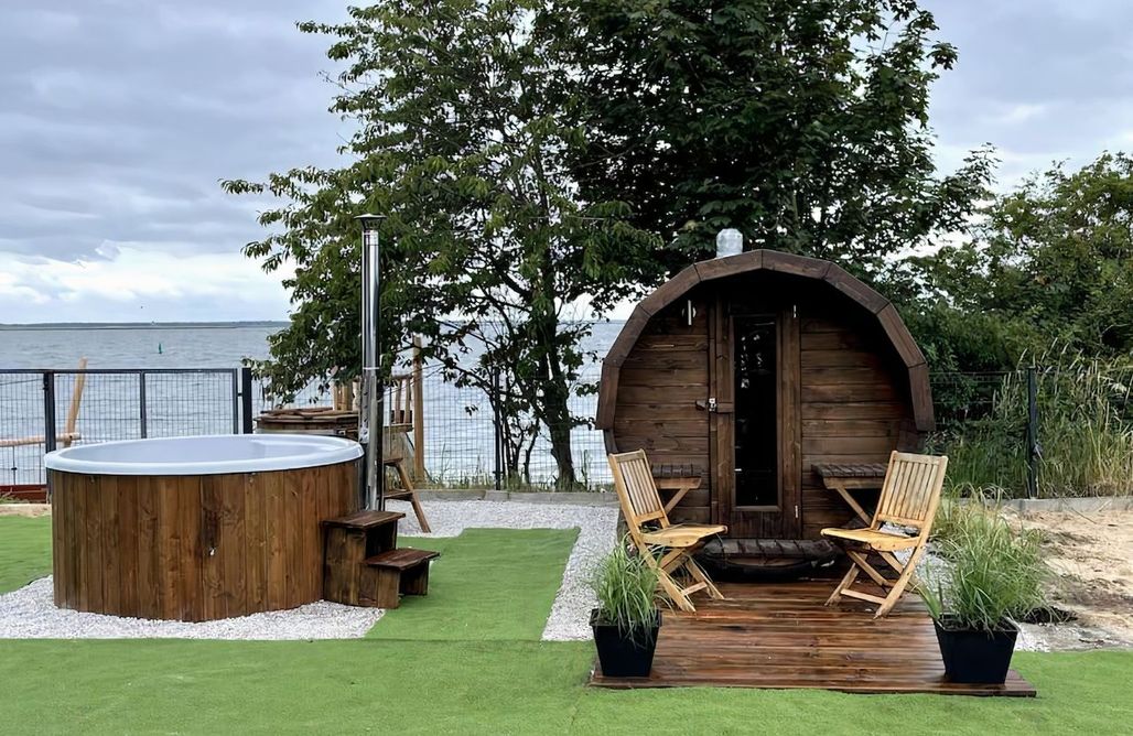 Magiczna kopuła skryta pośród mgły AlohaCamp