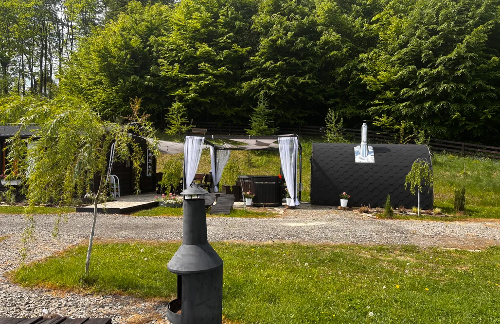 noclegi AlohaCamp Osada Saunowisko DOMKI z jacuzzi sauną basen 1