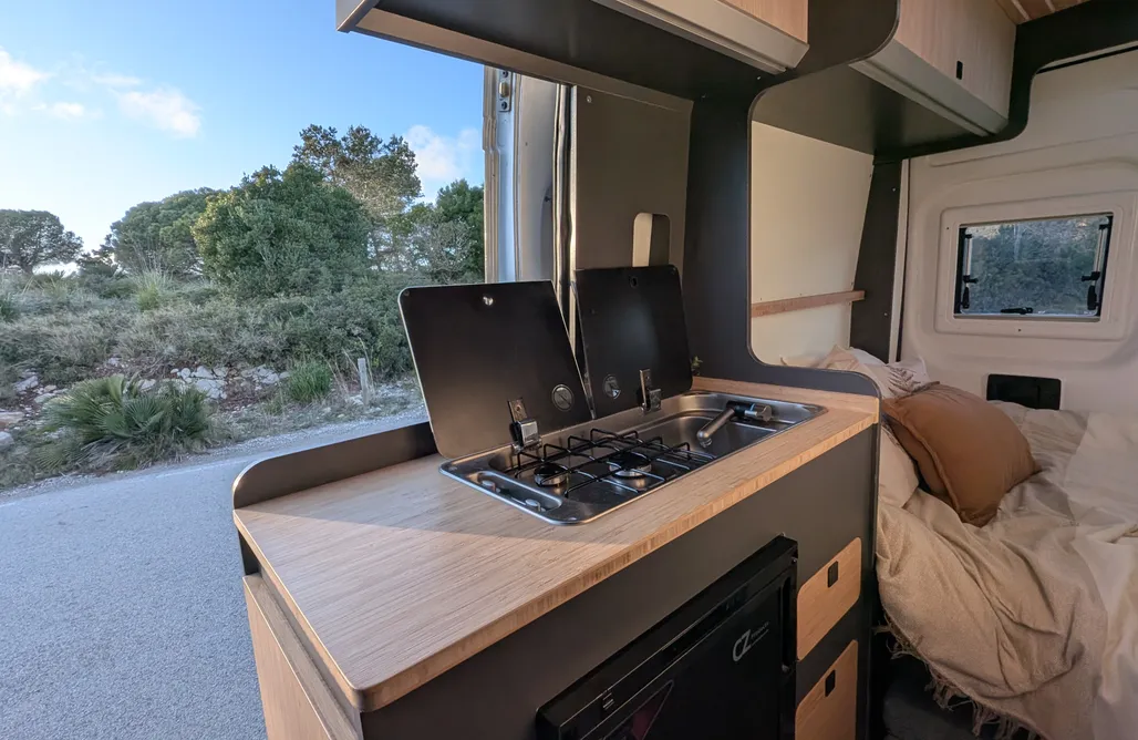 AlohaCamp Furgoneta Camper Nomad4 Esterri 4