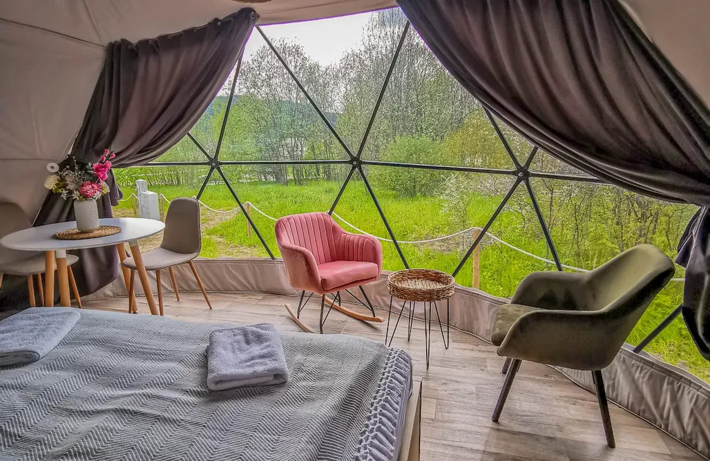 Zakopane Noclegi z Wyżywieniem Biała Czapla Glamping z Balią nad jeziorem Czorsztyńskim  1