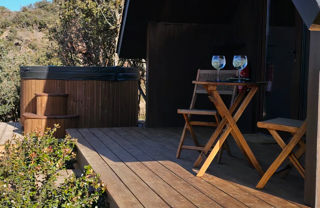 Cabaña con Jacuzzi Privado Parejas Cabanyes Les Flors 3