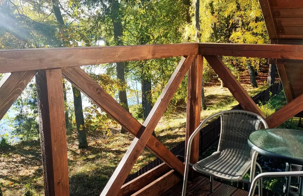 Nad brzegiem jeziora Korzybie AlohaCamp