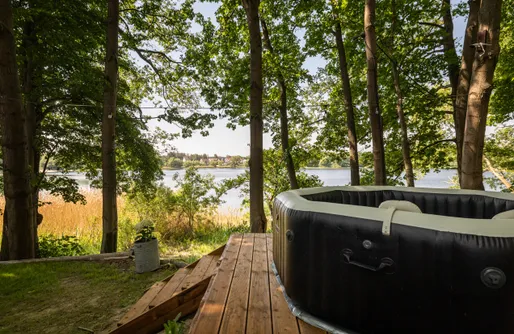 Zdjęcie obiektu Winnica Niebò - kameralne domki z jacuzzi nad jeziorem