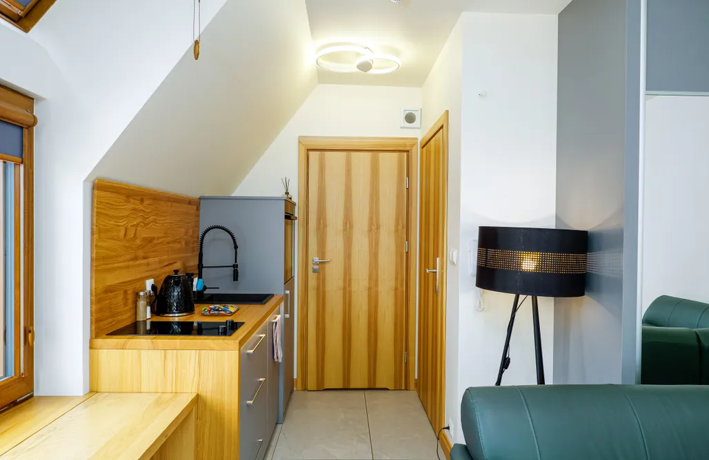 AlohaCamp Ap.6 z widokiem na pole 1