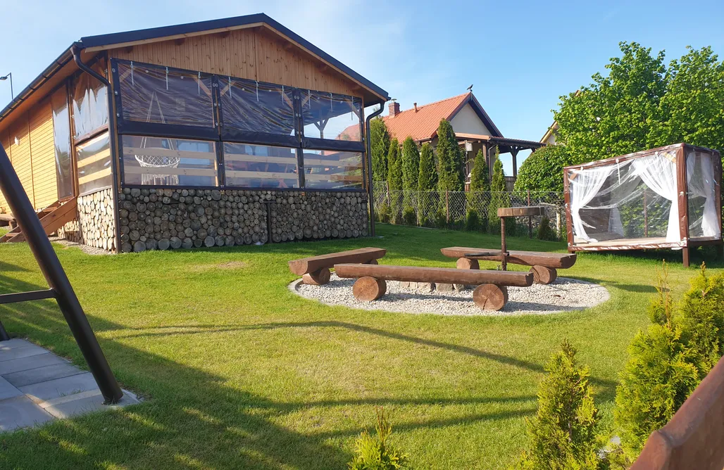 Siedlisko nad jeziorem skarlińskim AlohaCamp